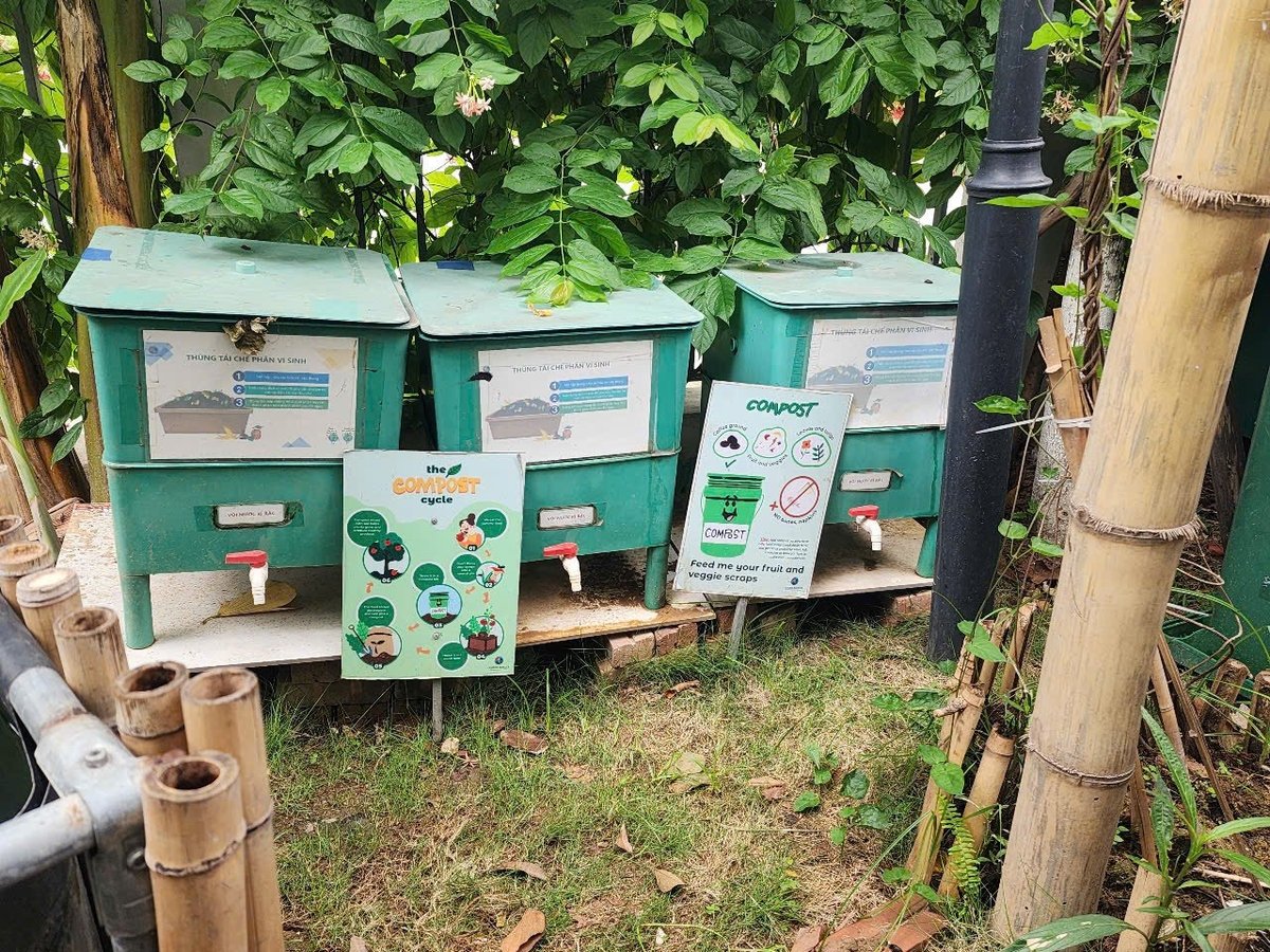Khu vực tái chế phân vi sinh của các bạn học sinh trường Genesis. Ảnh: Việt Khang. Khu vực tái chế phân vi sinh của các bạn học sinh trường Genesis. Ảnh: Việt Khang.