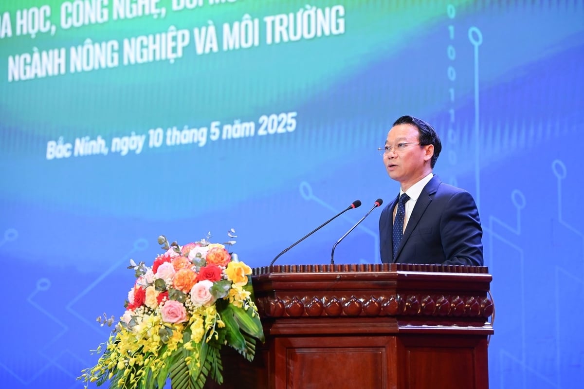 'Chúng ta phải biến Nghị quyết thành hành động cụ thể. Chuyển đổi số và khoa học công nghệ không phải là xu hướng, mà là con đường tất yếu để nông nghiệp và môi trường Việt Nam phát triển nhanh, hiện đại và bền vững,' Bộ trưởng khẳng định. Ảnh: Tùng Đinh. 'Chúng ta phải biến Nghị quyết thành hành động cụ thể. Chuyển đổi số và khoa học công nghệ không phải là xu hướng, mà là con đường tất yếu để nông nghiệp và môi trường Việt Nam phát triển nhanh, hiện đại và bền vững,' Bộ trưởng khẳng định. Ảnh: Tùng Đinh.