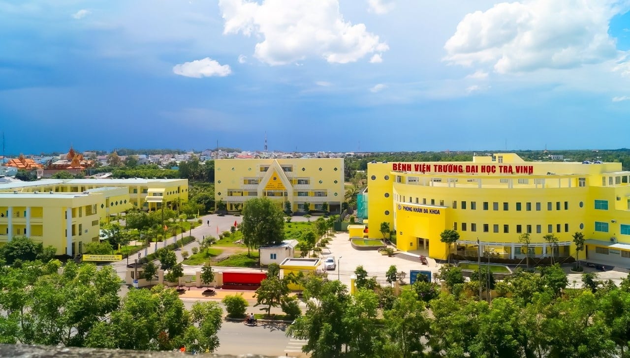 Bệnh viện Trường Đại học Trà Vinh vừa phục vụ vừa phát triển chuyên môn chuyên sâu để có giải pháp điều trị các bệnh lý phức tạp cho người dân. Ảnh: TVU. Bệnh viện Trường Đại học Trà Vinh vừa phục vụ vừa phát triển chuyên môn chuyên sâu để có giải pháp điều trị các bệnh lý phức tạp cho người dân. Ảnh: TVU.