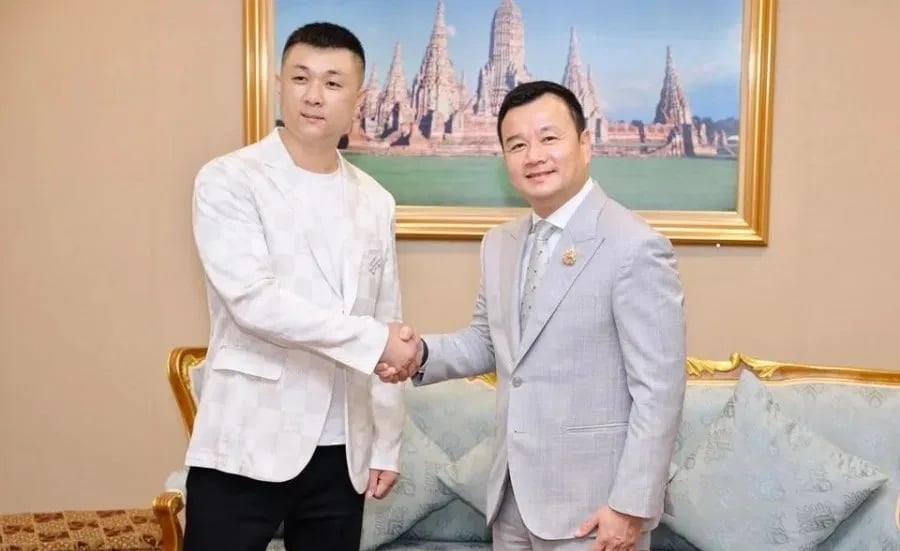 Thái Nguyên Lão Ca (trái) cùng Bộ trưởng Bộ Du lịch và Thể thao Thái Lan Sorawong Thienthong. Ảnh: Oriental Daily. Thái Nguyên Lão Ca (trái) cùng Bộ trưởng Bộ Du lịch và Thể thao Thái Lan Sorawong Thienthong. Ảnh: Oriental Daily.