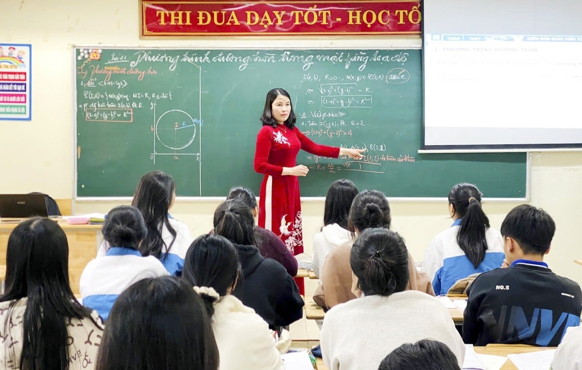 Thủ tướng yêu cầu Bộ Giáo dục và Đào tạo nghiên cứu, có giải pháp phù hợp, hiệu quả khắc phục tình trạng thiếu giáo viên, bảo đảm dạy học 2 buổi/ngày. Ảnh: Phạm Thu Thảo. Thủ tướng yêu cầu Bộ Giáo dục và Đào tạo nghiên cứu, có giải pháp phù hợp, hiệu quả khắc phục tình trạng thiếu giáo viên, bảo đảm dạy học 2 buổi/ngày. Ảnh: Phạm Thu Thảo.