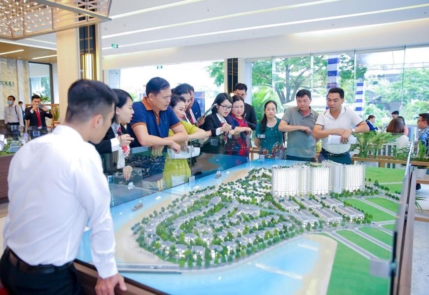 Nhu cầu tìm hiểu mua dự án bất động sản để ở thực của người dân vẫn tăng lên. Nhu cầu tìm hiểu mua dự án bất động sản để ở thực của người dân vẫn tăng lên.