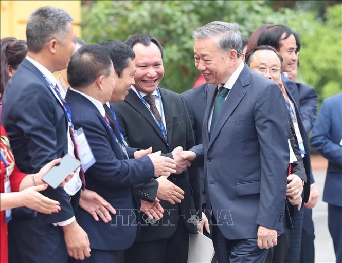 Tổng Bí thư Tô Lâm gặp mặt Đoàn đại biểu doanh nhân tiêu biểu của Liên đoàn Thương mại và Công nghiệp Việt Nam và Hội Doanh nhân Tư nhân Việt Nam hồi tháng 10/2024. Ảnh: Lâm Khánh/TTXVN. Tổng Bí thư Tô Lâm gặp mặt Đoàn đại biểu doanh nhân tiêu biểu của Liên đoàn Thương mại và Công nghiệp Việt Nam và Hội Doanh nhân Tư nhân Việt Nam hồi tháng 10/2024. Ảnh: Lâm Khánh/TTXVN.