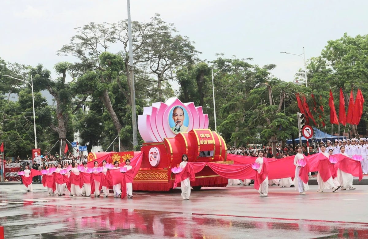 Khối xe ảnh Bác. Ảnh: Hoàng Phong. Khối xe ảnh Bác. Ảnh: Hoàng Phong.