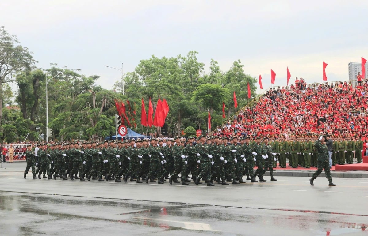 Khối lực lượng vũ trang. Ảnh: Hoàng Phong. Khối lực lượng vũ trang. Ảnh: Hoàng Phong.