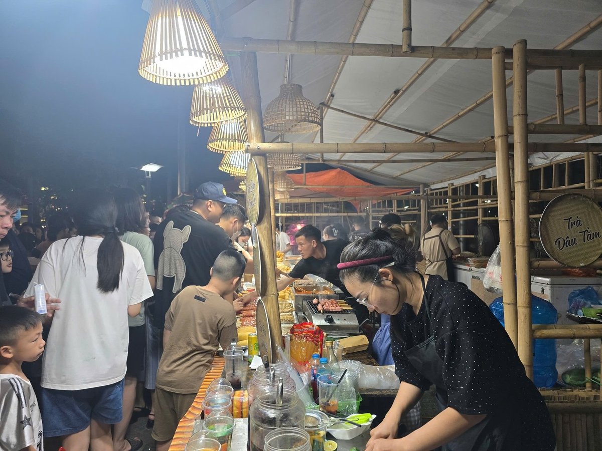 Sự kiện thu hút hàng nghìn người dân tham gia. Ảnh: Đinh Mười. Sự kiện thu hút hàng nghìn người dân tham gia. Ảnh: Đinh Mười.