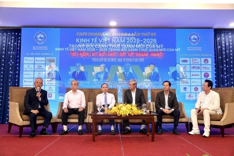 Tại Hội thảo 'Cafe doanh nhân HUBA lần thứ 82', các chuyên gia khách mời và nhiều doanh nghiệp đã cùng trao đổi về những tác động cũng như giải pháp ứng phó hiệu quả với thuế quan Mỹ. Ảnh: Phạm Anh. Tại Hội thảo 'Cafe doanh nhân HUBA lần thứ 82', các chuyên gia khách mời và nhiều doanh nghiệp đã cùng trao đổi về những tác động cũng như giải pháp ứng phó hiệu quả với thuế quan Mỹ. Ảnh: Phạm Anh.