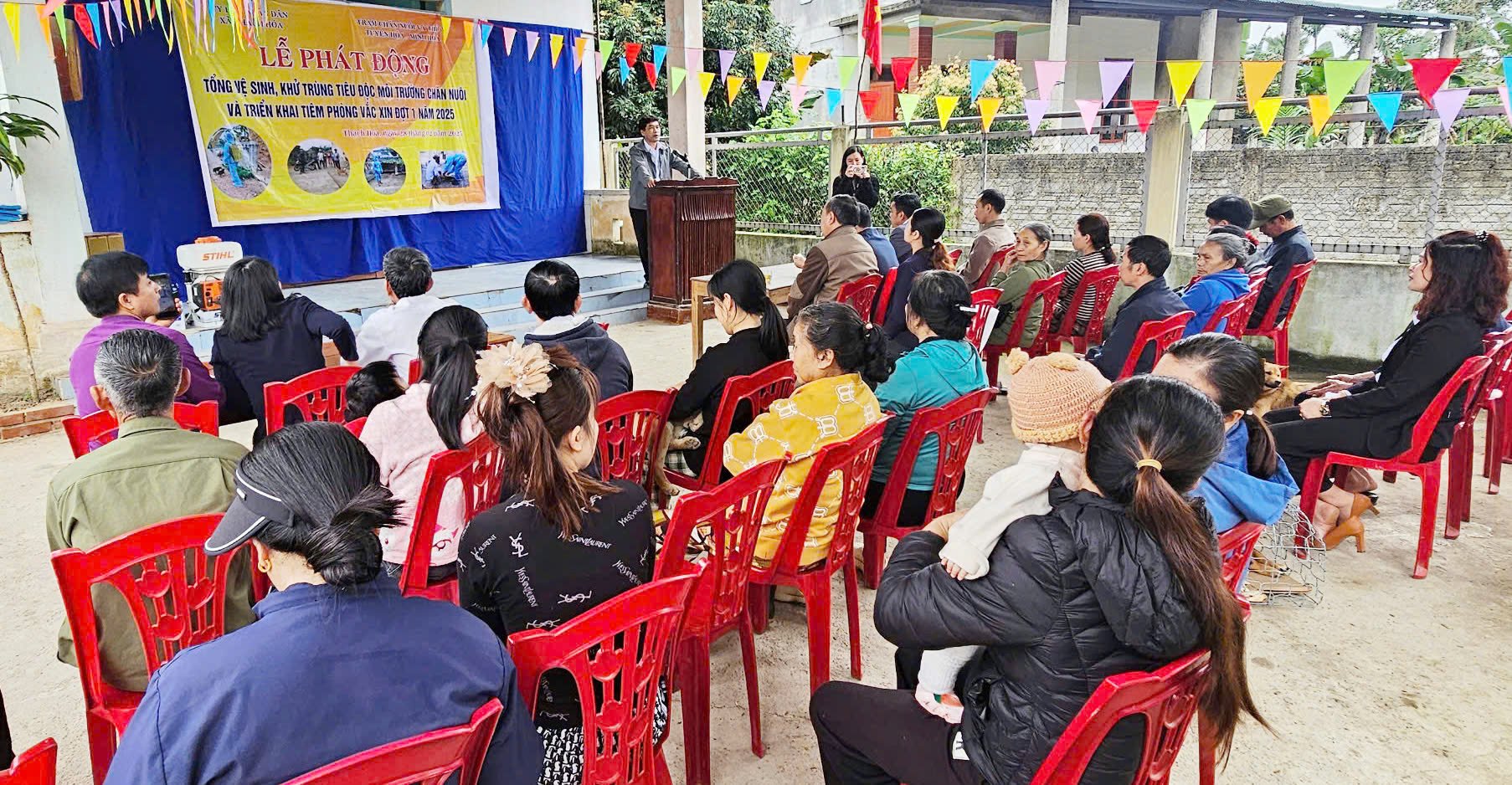 Trạm Chăn nuôi và Thú y Tuyên Hóa - Minh Hoá tổ chức tuyên truyền về phòng chống dịch bệnh cho đàn vật nuôi tại các khu dân cư. Ảnh: T. Phùng. Trạm Chăn nuôi và Thú y Tuyên Hóa - Minh Hoá tổ chức tuyên truyền về phòng chống dịch bệnh cho đàn vật nuôi tại các khu dân cư. Ảnh: T. Phùng.