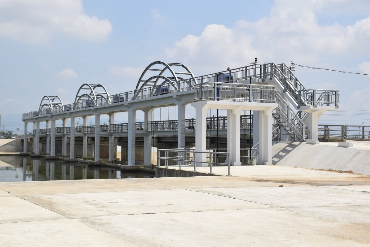 Đập Thạnh Hòa 1 sau khi được sửa chữa, nâng cấp. Ảnh: V.Đ.T. Đập Thạnh Hòa 1 sau khi được sửa chữa, nâng cấp. Ảnh: V.Đ.T.