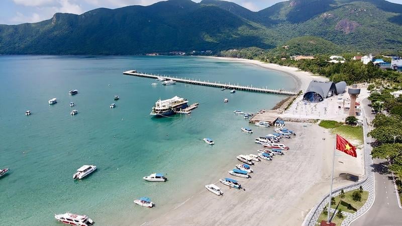 Thủ tướng yêu cầu nghiên cứu phương án san lấp biển để mở rộng đảo, tạo dư địa phát triển kinh tế - xã hội trên cơ sở tính toán đảm bảo yêu cầu bảo vệ môi trường, hệ sinh thái và phát triển bền vững. Ảnh minh họa. Thủ tướng yêu cầu nghiên cứu phương án san lấp biển để mở rộng đảo, tạo dư địa phát triển kinh tế - xã hội trên cơ sở tính toán đảm bảo yêu cầu bảo vệ môi trường, hệ sinh thái và phát triển bền vững. Ảnh minh họa.