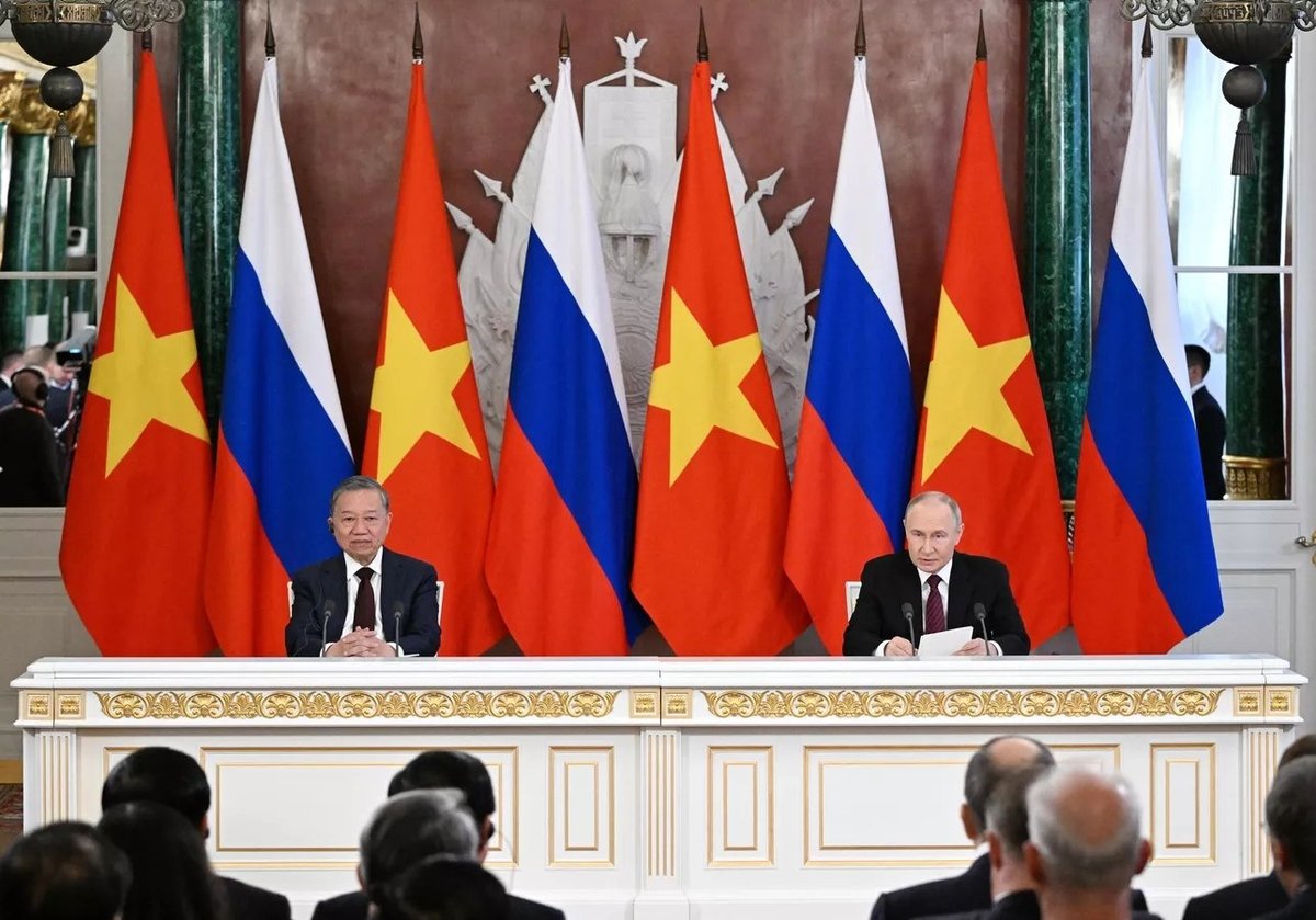 Tổng Bí thư Tô Lâm và Tổng thống Nga Vladimir Putin phát biểu với báo chí. Ảnh: TASS. Tổng Bí thư Tô Lâm và Tổng thống Nga Vladimir Putin phát biểu với báo chí. Ảnh: TASS.