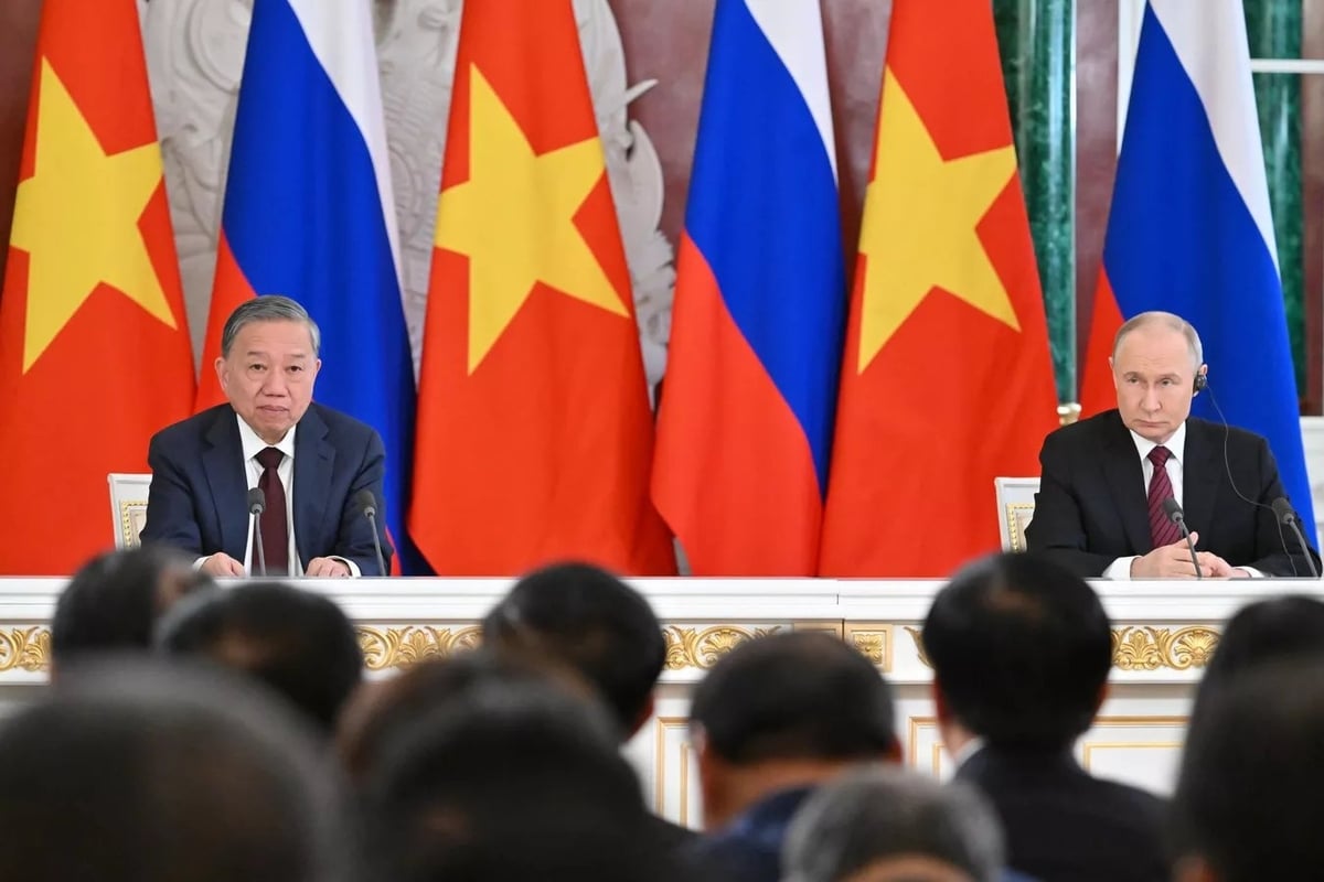 Tổng Bí thư Tô Lâm và Tổng thống Nga Vladimir Putin phát biểu với báo chí. Ảnh: TASS. Tổng Bí thư Tô Lâm và Tổng thống Nga Vladimir Putin phát biểu với báo chí. Ảnh: TASS.