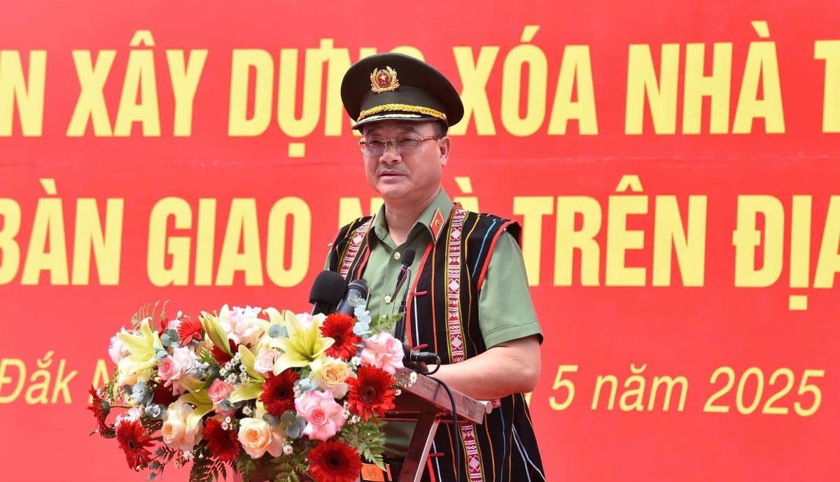 Trung tướng Phạm Thế Tùng, Thứ trưởng Bộ Công an cho biết, Bộ Công an đang tiếp tục huy động nguồn lực nhằm xây thêm nhiều căn nhà ở các địa phương khác trên cả nước. Ảnh: Phạm Hoài. Trung tướng Phạm Thế Tùng, Thứ trưởng Bộ Công an cho biết, Bộ Công an đang tiếp tục huy động nguồn lực nhằm xây thêm nhiều căn nhà ở các địa phương khác trên cả nước. Ảnh: Phạm Hoài.