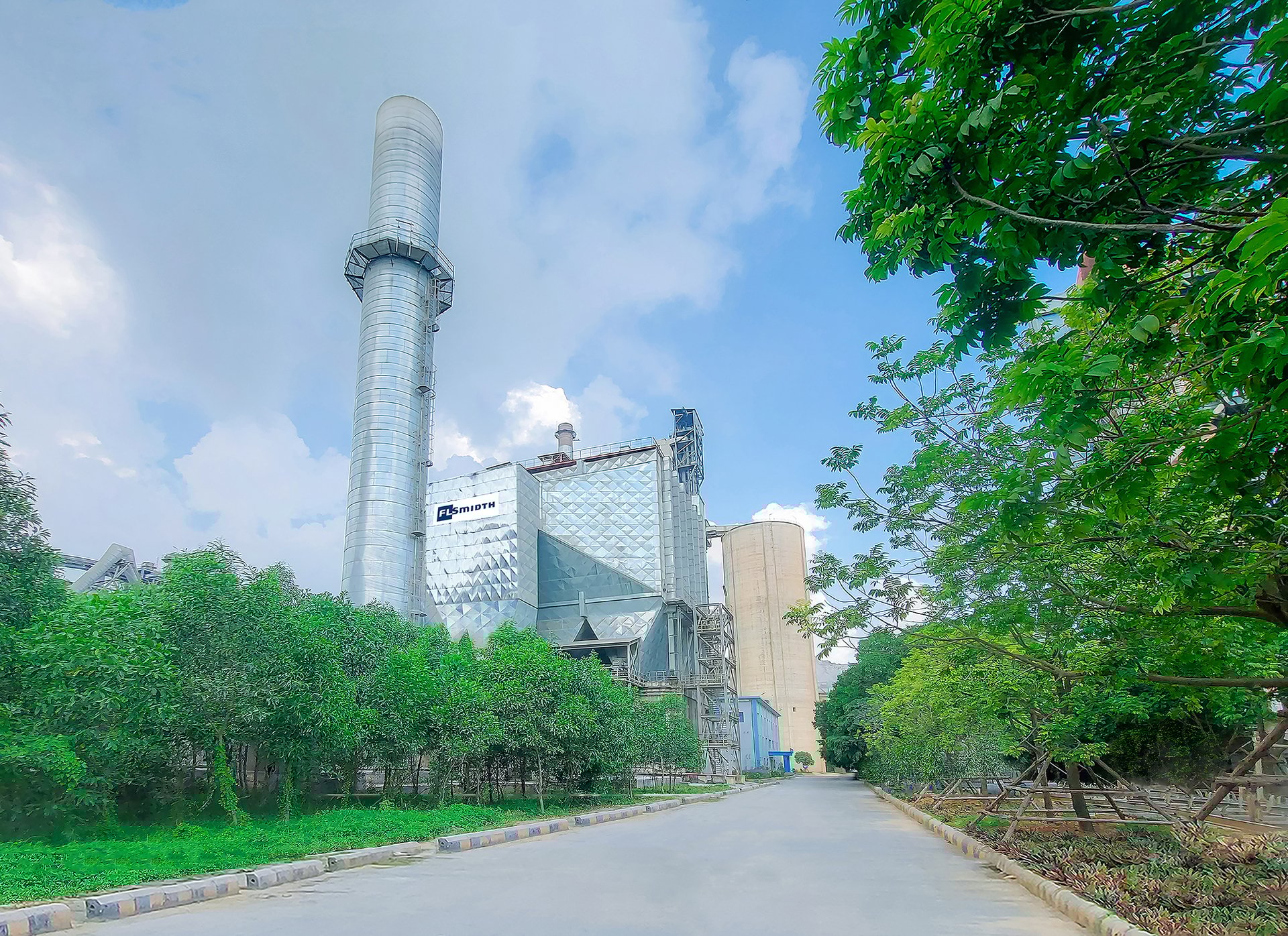 Hệ thống lọc bụi tĩnh điện - Nhà máy Xi măng Xuân Thành Hà Nam. Ảnh: Thanh Loan. Hệ thống lọc bụi tĩnh điện - Nhà máy Xi măng Xuân Thành Hà Nam. Ảnh: Thanh Loan.
