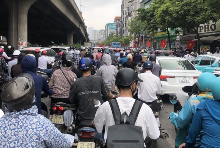 Việc kiểm tra khí thải xe mô tô, xe gắn máy sẽ cung cấp công việc chuyển đổi sang phương tiện tiện lợi, thân thiện với môi trường, giảm ô nhiễm không khí. Ảnh: Hoàng Hiền. Việc kiểm tra khí thải xe mô tô, xe gắn máy sẽ cung cấp công việc chuyển đổi sang phương tiện tiện lợi, thân thiện với môi trường, giảm ô nhiễm không khí. Ảnh: Hoàng Hiền.