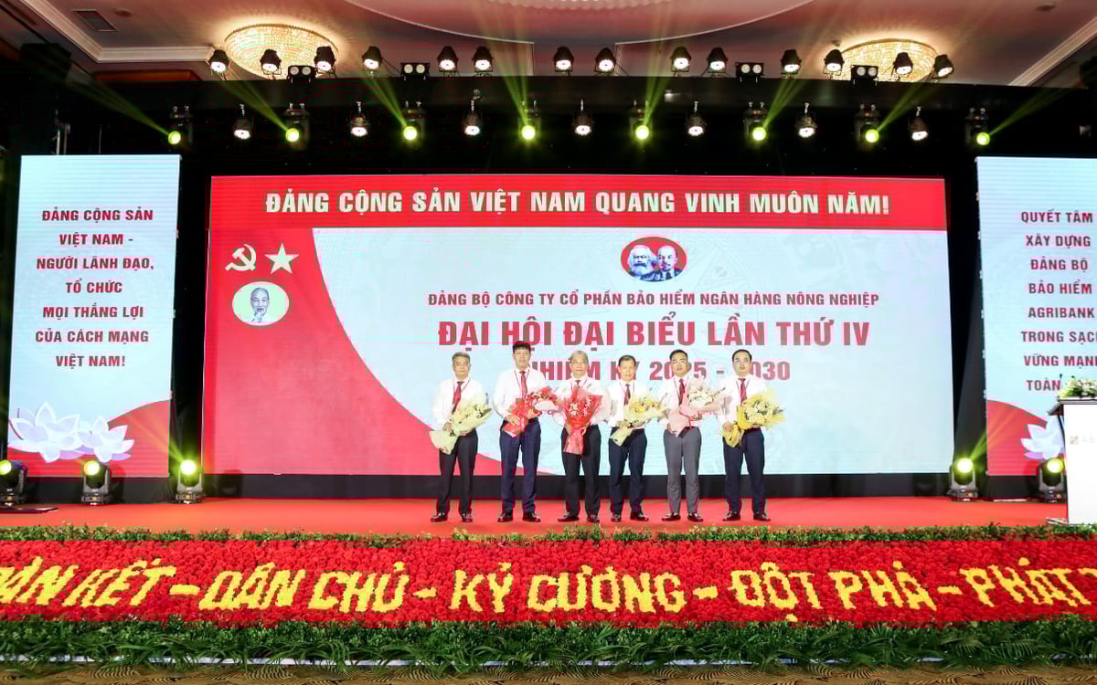 Ban chấp hành Đảng bộ Bảo hiểm Agribank khóa IV nhiệm kỳ 2025-2030 ra mắt Đại hội. Ảnh: ABIC. Ban chấp hành Đảng bộ Bảo hiểm Agribank khóa IV nhiệm kỳ 2025-2030 ra mắt Đại hội. Ảnh: ABIC.