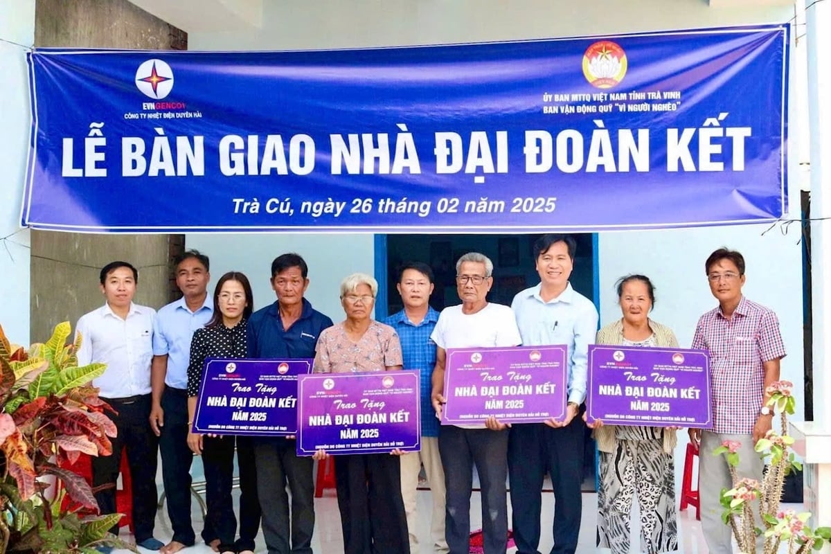 Bàn giao nhà đại đoàn kết tại tỉnh Trà Vinh. Ảnh: EVNGENCO1. Bàn giao nhà đại đoàn kết tại tỉnh Trà Vinh. Ảnh: EVNGENCO1.