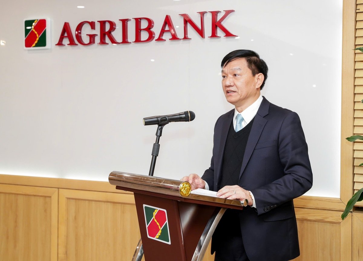 Ồng Lê Văn Đề phát biểu nhận nhiệm vụ. Ảnh: Agribank. Ồng Lê Văn Đề phát biểu nhận nhiệm vụ. Ảnh: Agribank.