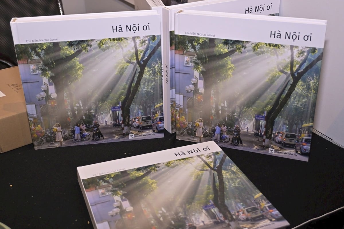 Sách ảnh 'Hà Nội ơi' của 9 nhiếp ảnh gia trong nước và quốc tế. Sách ảnh 'Hà Nội ơi' của 9 nhiếp ảnh gia trong nước và quốc tế.