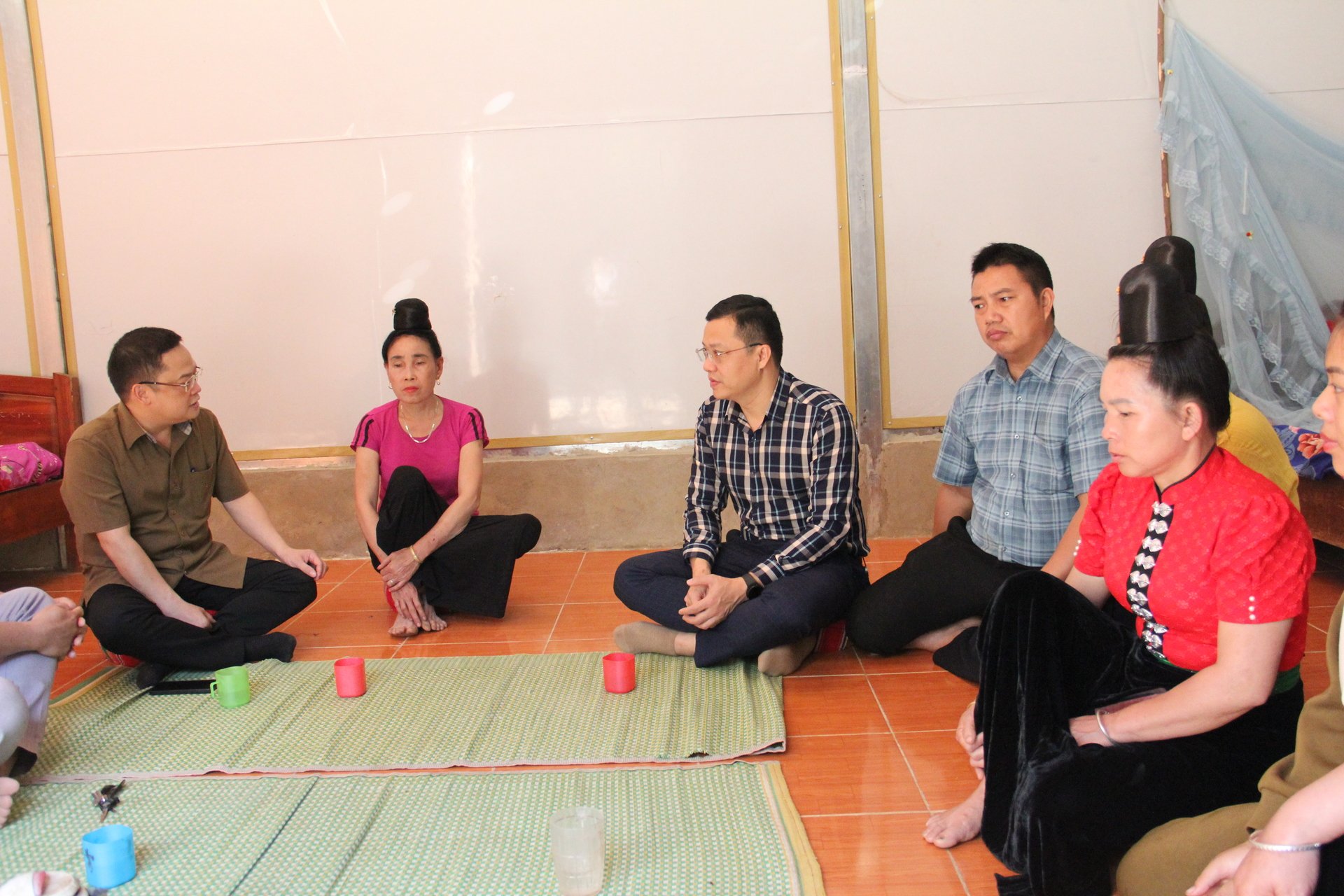 Sự quan tâm, đồng hành của chính quyền địa phương đã tiếp thêm động lực cho các gia đình sau khi an cư. Ảnh: Nguyễn Nga. Sự quan tâm, đồng hành của chính quyền địa phương đã tiếp thêm động lực cho các gia đình sau khi an cư. Ảnh: Nguyễn Nga.