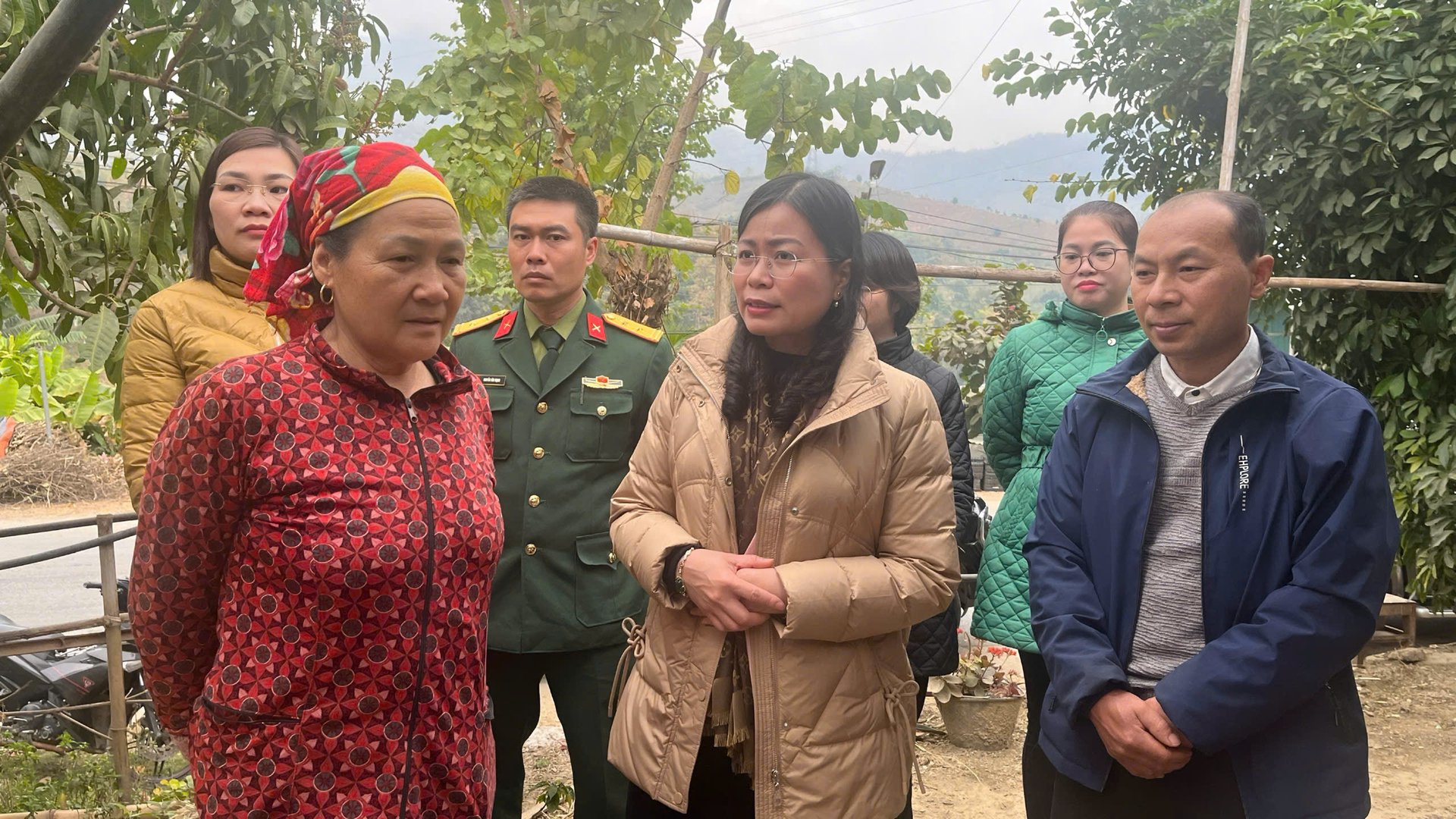 Lãnh đạo huyện Bắc Yên lắng nghe chia sẻ của người dân trong quá trình triển khai chương trình xóa nhà tạm. Ảnh: Nguyễn Nga. Lãnh đạo huyện Bắc Yên lắng nghe chia sẻ của người dân trong quá trình triển khai chương trình xóa nhà tạm. Ảnh: Nguyễn Nga.