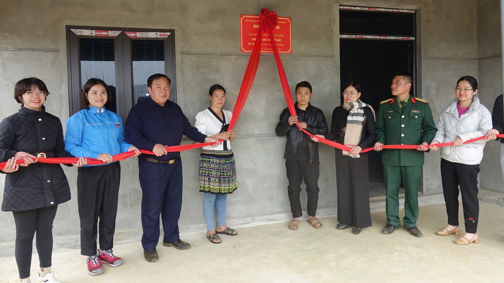 Những mái ấm mới được dựng xây, là điểm bắt đầu cho một cuộc sống ổn định, vững vàng và đầy hy vọng. Ảnh: Nguyễn Nga. Những mái ấm mới được dựng xây, là điểm bắt đầu cho một cuộc sống ổn định, vững vàng và đầy hy vọng. Ảnh: Nguyễn Nga.