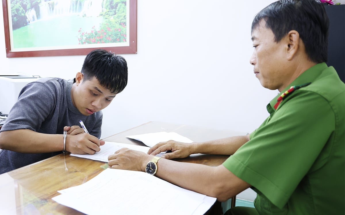 Đối tượng Trần Minh Thượng đã ra đầu thú . Ảnh: Tiến Tầm. Đối tượng Trần Minh Thượng đã ra đầu thú . Ảnh: Tiến Tầm.