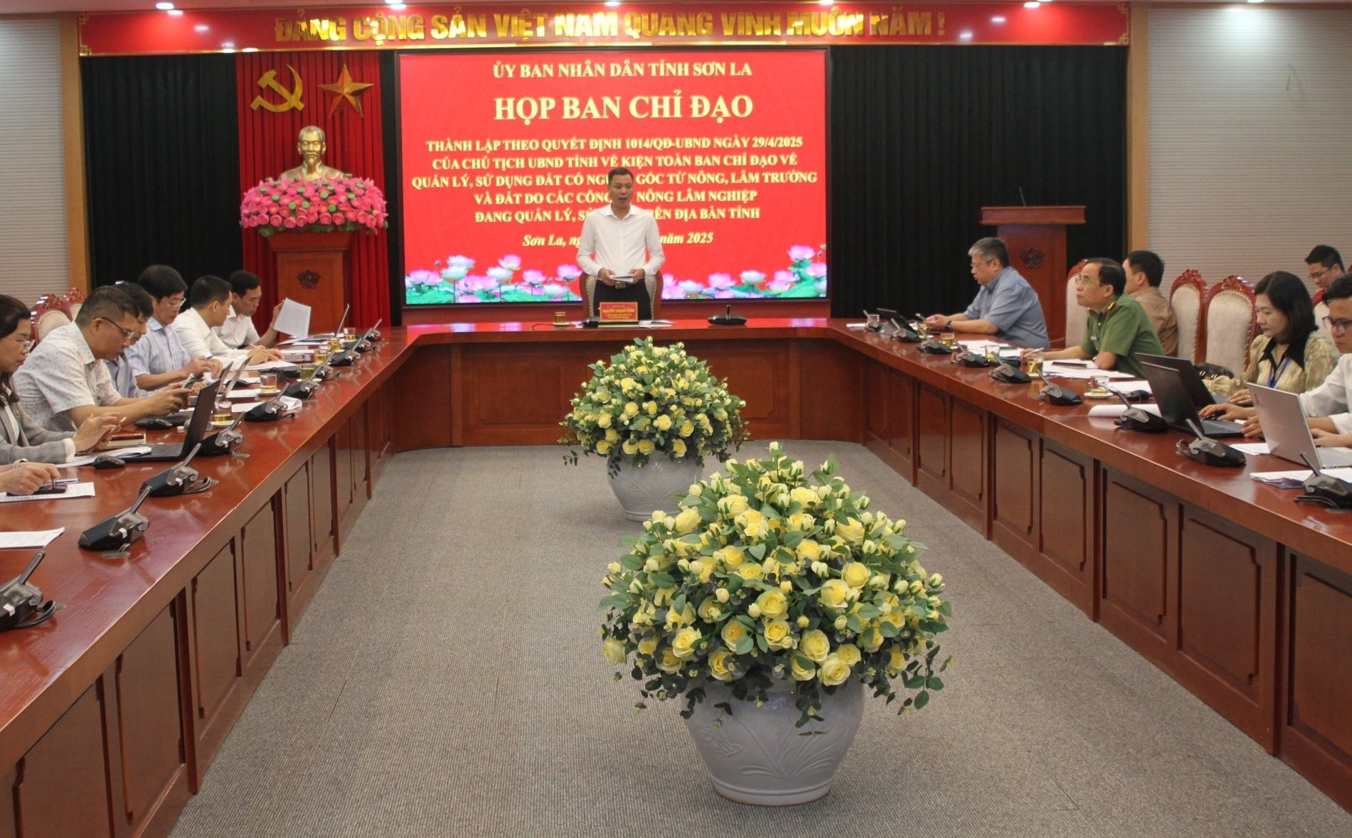 Quang cảnh cuộc họp Ban chỉ đạo về quản lý, sử dụng đất có nguồn gốc nông, lâm trường. Ảnh: Nguyễn Nga. Quang cảnh cuộc họp Ban chỉ đạo về quản lý, sử dụng đất có nguồn gốc nông, lâm trường. Ảnh: Nguyễn Nga.