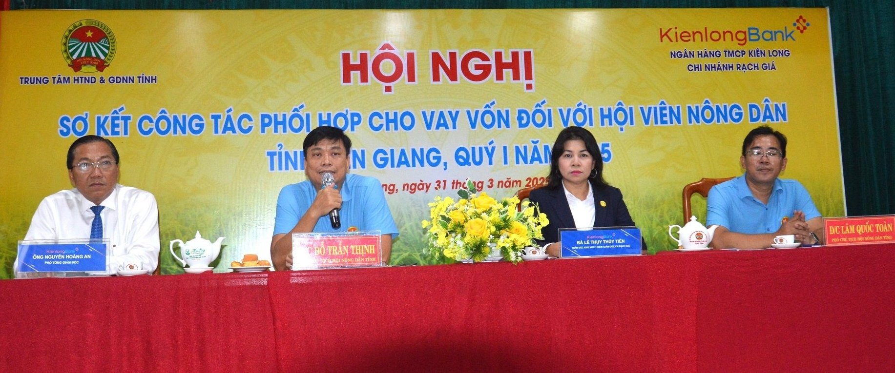 Hội Nông dân tỉnh Kiên Giang và Ngân hàng TMCP Kiên Long triển khai chương trình cho vay ưu đãi giúp hội viên nông dân có thêm nguồn lực tài chính phát triển sản xuất, kinh doanh. Ảnh: Trung Chánh. Hội Nông dân tỉnh Kiên Giang và Ngân hàng TMCP Kiên Long triển khai chương trình cho vay ưu đãi giúp hội viên nông dân có thêm nguồn lực tài chính phát triển sản xuất, kinh doanh. Ảnh: Trung Chánh.