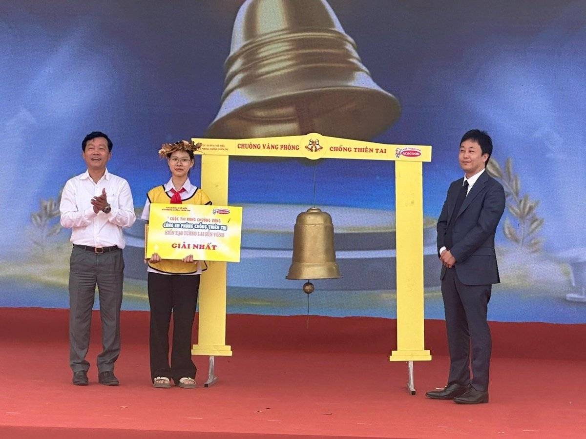 Em Nguyễn Khánh An, số báo danh 01, trường THCS thị trấn Bát Xát đã giành giải nhất cuộc thi rung chuông vàng 'Cùng em phòng chống thiên tai - Kiến tạo tương lai bền vững'. Ảnh: Bích Hợp. Em Nguyễn Khánh An, số báo danh 01, trường THCS thị trấn Bát Xát đã giành giải nhất cuộc thi rung chuông vàng 'Cùng em phòng chống thiên tai - Kiến tạo tương lai bền vững'. Ảnh: Bích Hợp.