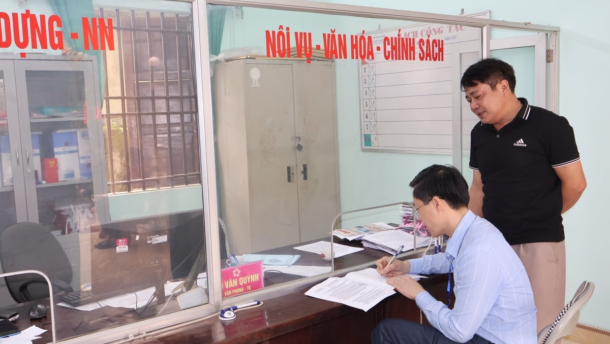 UBND huyện Quỳnh Lưu kiểm tra công vụ tại các xã, thị trấn trên địa bàn huyện. Ảnh: Hữu Tình. UBND huyện Quỳnh Lưu kiểm tra công vụ tại các xã, thị trấn trên địa bàn huyện. Ảnh: Hữu Tình.