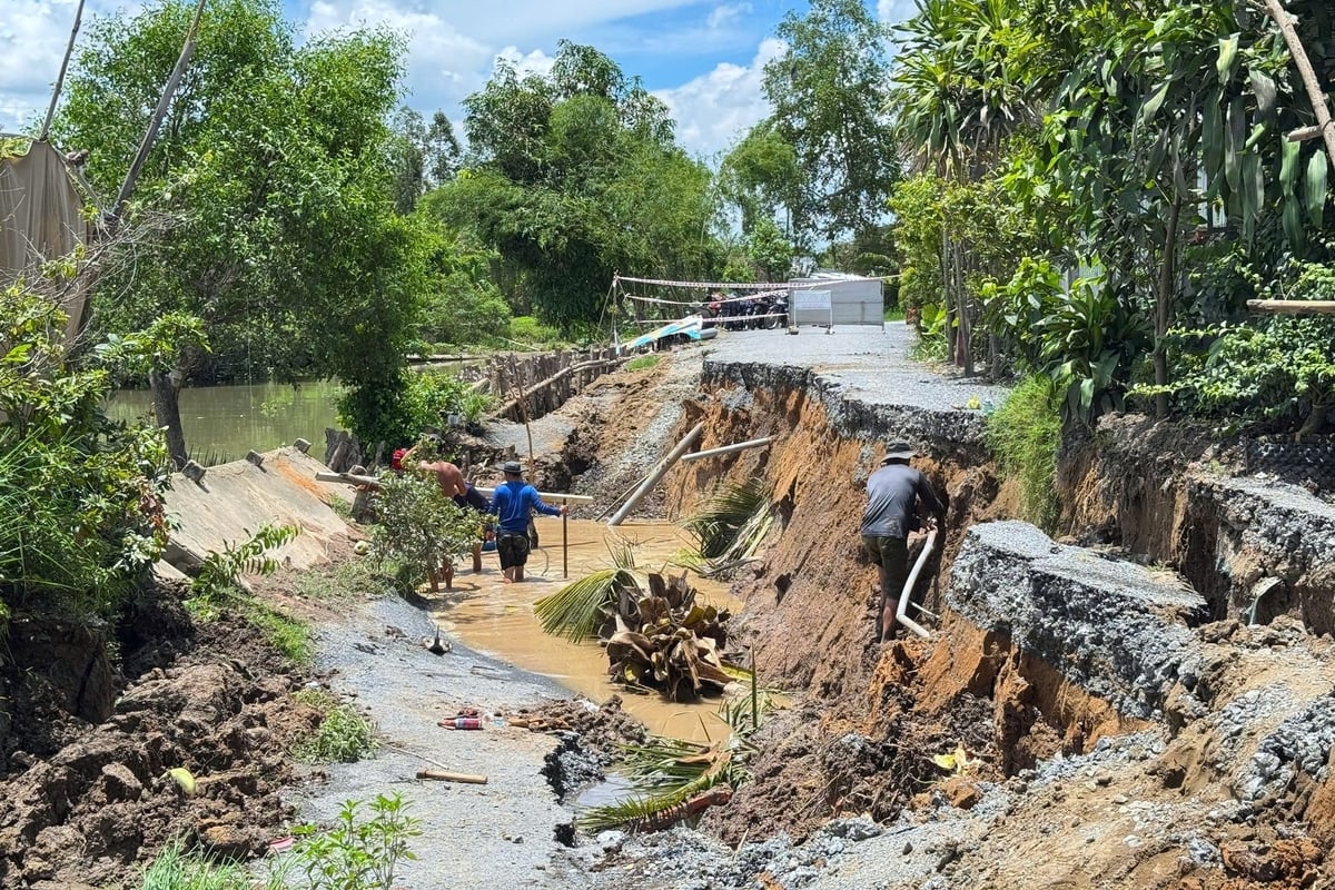 Hiện trường vụ sụp lún đường giao thông nông thôn Long Định. Ảnh: Kim Anh. Hiện trường vụ sụp lún đường giao thông nông thôn Long Định. Ảnh: Kim Anh.