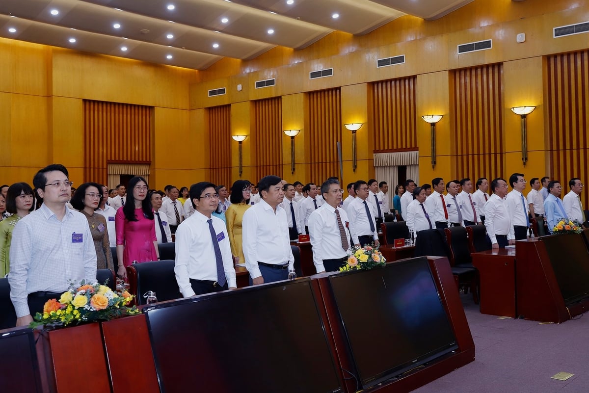 Tham dự Đại hội có đồng chí Nguyễn Hoàng Hiệp, Phó Bí thư thường trực Đảng ủy, Thứ trưởng Bộ Nông nghiệp và Môi trường; đồng chí Ngô Hồng Giang, Phó Bí thư Đảng ủy Bộ Nông nghiệp và Môi trường; các đồng chí Bí thư Đảng ủy, Bí thư Chi bộ trực thuộc Đảng bộ Bộ; các đồng chí lãnh đạo các cơ quan tham mưu, giúp việc Đảng ủy Bộ. Ảnh: Khương Trung. Tham dự Đại hội có đồng chí Nguyễn Hoàng Hiệp, Phó Bí thư thường trực Đảng ủy, Thứ trưởng Bộ Nông nghiệp và Môi trường; đồng chí Ngô Hồng Giang, Phó Bí thư Đảng ủy Bộ Nông nghiệp và Môi trường; các đồng chí Bí thư Đảng ủy, Bí thư Chi bộ trực thuộc Đảng bộ Bộ; các đồng chí lãnh đạo các cơ quan tham mưu, giúp việc Đảng ủy Bộ. Ảnh: Khương Trung.