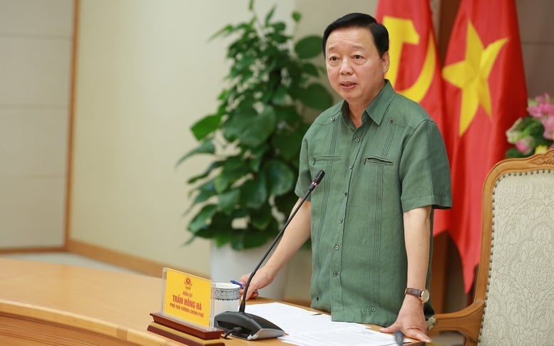 Phó Thủ tướng Trần Hồng Hà cho rằng, cần chú trọng đến vai trò cộng đồng, giữ dân mới giữ được rừng, người dân phải có sinh kế, cuộc sống ổn định từ chính sách nuôi, trồng phát triển, thu hoạch cây dược liệu. Ảnh: VGP/Minh Khôi. Phó Thủ tướng Trần Hồng Hà cho rằng, cần chú trọng đến vai trò cộng đồng, giữ dân mới giữ được rừng, người dân phải có sinh kế, cuộc sống ổn định từ chính sách nuôi, trồng phát triển, thu hoạch cây dược liệu. Ảnh: VGP/Minh Khôi.