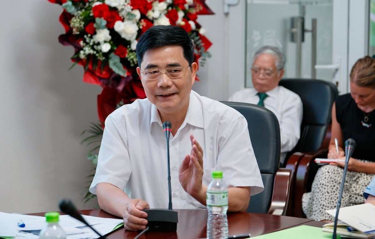 Chủ tịch Hội đồng thành viên IRRI Cao Đức Phát đánh giá cao nỗ lực và kết quả của nhóm nghiên cứu. Ảnh: Quỳnh Chi. Chủ tịch Hội đồng thành viên IRRI Cao Đức Phát đánh giá cao nỗ lực và kết quả của nhóm nghiên cứu. Ảnh: Quỳnh Chi.