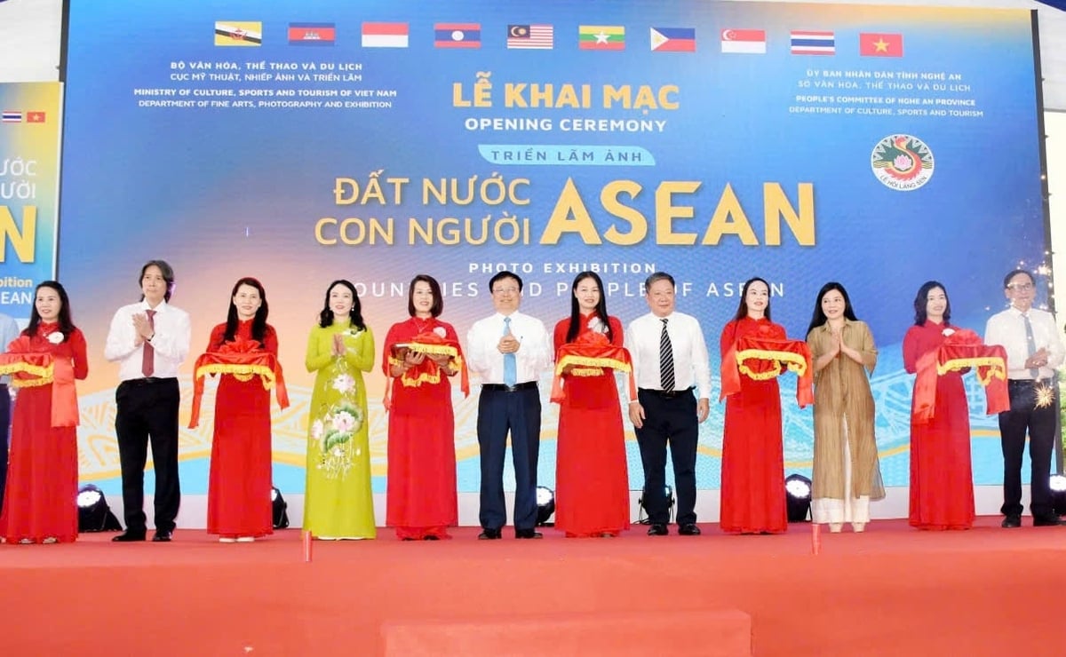 khai-mac-trien-lam-anh-dat-nuoc-con-nguoi-asean-084442_881