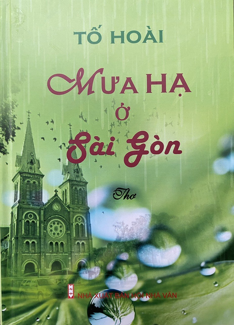 Tập thơ 'Mưa hạ ở Sài Gòn' do Nhà xuất bản Hội Nhà Văn ấn hành.