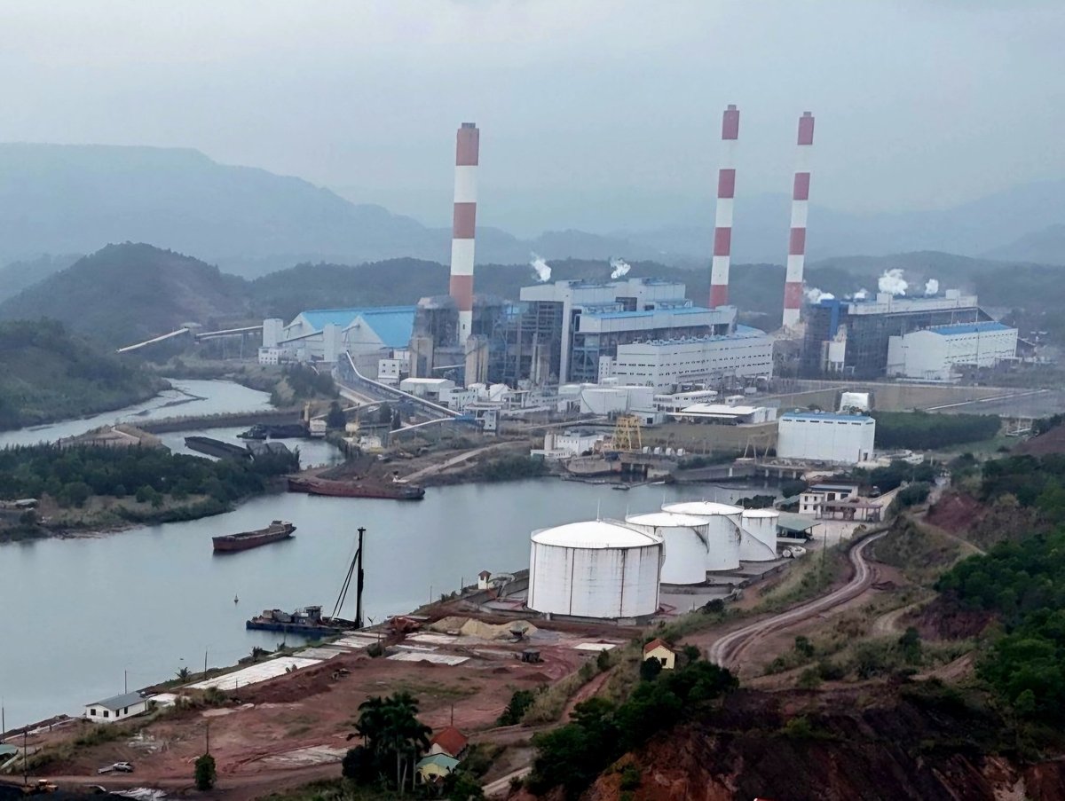 TP Cẩm Phả đã có Kho xăng dầu của Petro Bình Minh tại phường Mông Dương. Đây hiện là kho cảng xăng dầu lớn bậc nhất miền Bắc. Ảnh: Cường Vũ. TP Cẩm Phả đã có Kho xăng dầu của Petro Bình Minh tại phường Mông Dương. Đây hiện là kho cảng xăng dầu lớn bậc nhất miền Bắc. Ảnh: Cường Vũ.