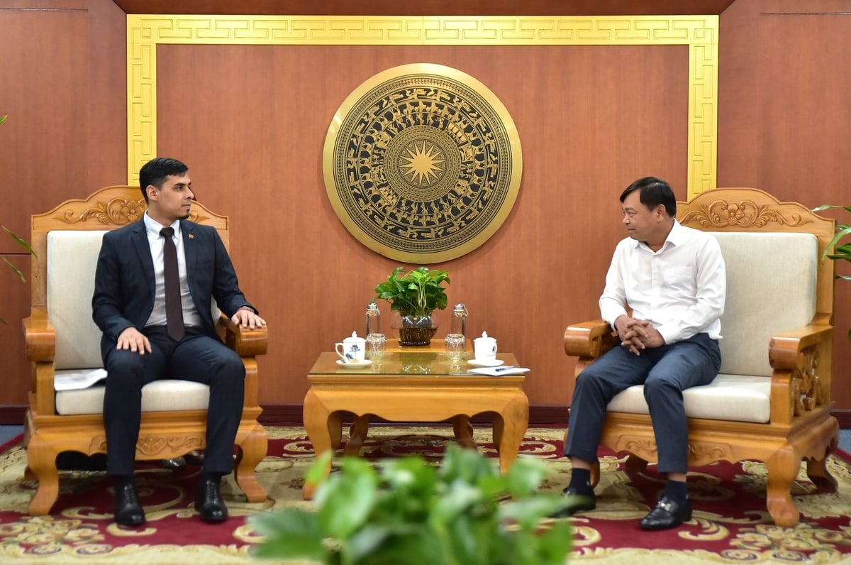 Chiều 13/5, Thứ trưởng Bộ Nông nghiệp và Môi trường Nguyễn Hoàng Hiệp có buổi làm việc với Đại sứ Venezuela tại Việt Nam Juan Carlos Fernandes Juáre. Ảnh: Kiều Chi. Chiều 13/5, Thứ trưởng Bộ Nông nghiệp và Môi trường Nguyễn Hoàng Hiệp có buổi làm việc với Đại sứ Venezuela tại Việt Nam Juan Carlos Fernandes Juáre. Ảnh: Kiều Chi.