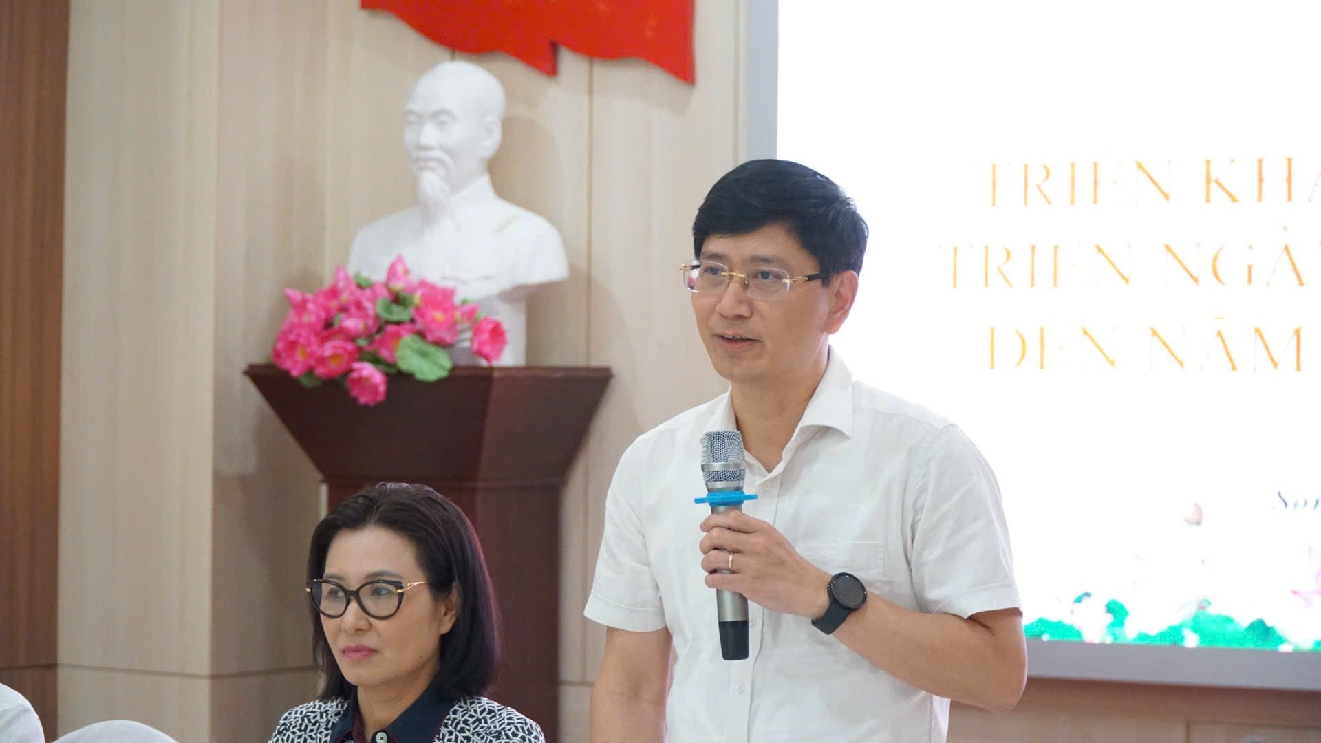 Ông Vũ Tiến Đĩnh, Phó giám đốc Sở Nông nghiệp và Môi trường Sơn La phát biểu tại hội nghị. Ảnh: Đức Bình. Ông Vũ Tiến Đĩnh, Phó giám đốc Sở Nông nghiệp và Môi trường Sơn La phát biểu tại hội nghị. Ảnh: Đức Bình.