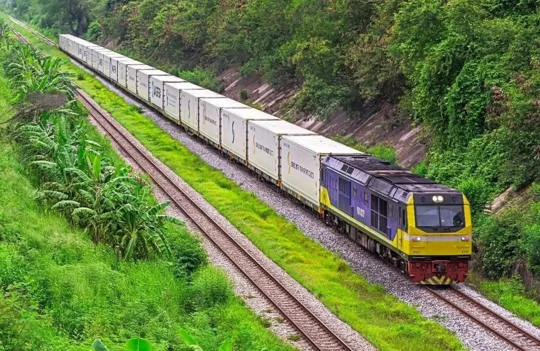 Vận chuyển trái cây bằng đường sắt giúp Thái Lan giảm chi phí logistics. Ảnh: Bangkokbiz. Vận chuyển trái cây bằng đường sắt giúp Thái Lan giảm chi phí logistics. Ảnh: Bangkokbiz.