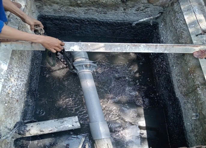 Nguyên nhân chủ yếu gây mùi hôi ở bãi biển Mỹ Khê đến từ việc hệ thống thoát nước của một nhà hàng. Ảnh: Sở Xây dựng Đà Nẵng cung cấp. Nguyên nhân chủ yếu gây mùi hôi ở bãi biển Mỹ Khê đến từ việc hệ thống thoát nước của một nhà hàng. Ảnh: Sở Xây dựng Đà Nẵng cung cấp.