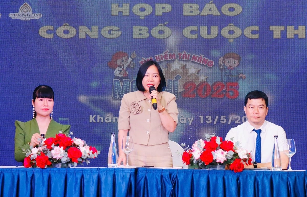 Bà Thái Thị Lệ Hằng, Tổng Biên tập Báo Khánh Hòa, Trưởng Ban tổ chức cuộc thi chia sẻ tại buổi họp báo. Ảnh: Nam Phong. Bà Thái Thị Lệ Hằng, Tổng Biên tập Báo Khánh Hòa, Trưởng Ban tổ chức cuộc thi chia sẻ tại buổi họp báo. Ảnh: Nam Phong.