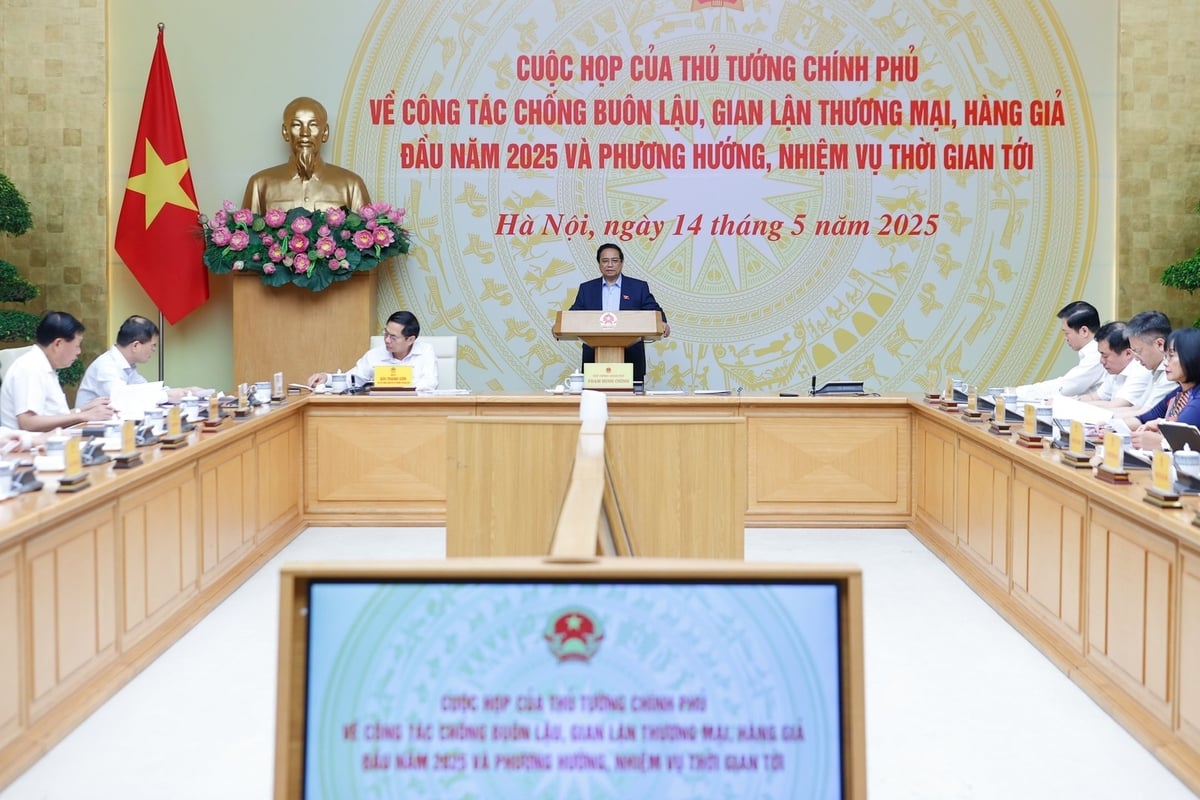 Thủ tướng Phạm Minh Chính chủ trì làm việc về công tác chống buôn lậu, gian lận thương mại, hàng giả những tháng đầu năm 2025. Ảnh: VGP. Thủ tướng Phạm Minh Chính chủ trì làm việc về công tác chống buôn lậu, gian lận thương mại, hàng giả những tháng đầu năm 2025. Ảnh: VGP.