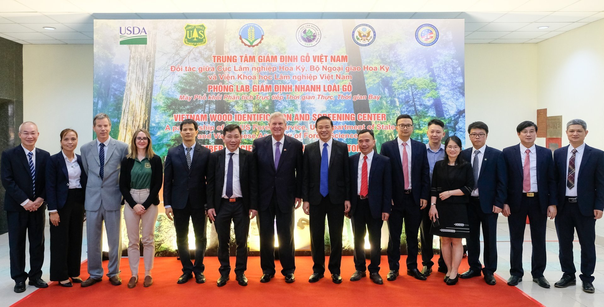 Viện Khoa học Lâm nghiệp Việt Nam đã có nhiều hợp tác trong nghiên cứu với các đối tác quốc tế, điển hình như Bộ Nông nghiệp Hoa Kỳ. Ảnh: Tùng Đinh. Viện Khoa học Lâm nghiệp Việt Nam đã có nhiều hợp tác trong nghiên cứu với các đối tác quốc tế, điển hình như Bộ Nông nghiệp Hoa Kỳ. Ảnh: Tùng Đinh.