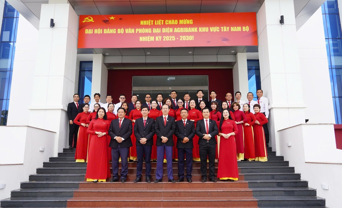 Văn phòng đại diện Agribank khu vực Tây Nam Bộ đã ghi dấu bằng những con số ấn tượng, những đóng góp thầm lặng nhưng thiết thực cho ngành ngân hàng và cho cả vùng đất châu thổ Cửu Long. Ảnh: Minh Khương. Văn phòng đại diện Agribank khu vực Tây Nam Bộ đã ghi dấu bằng những con số ấn tượng, những đóng góp thầm lặng nhưng thiết thực cho ngành ngân hàng và cho cả vùng đất châu thổ Cửu Long. Ảnh: Minh Khương.