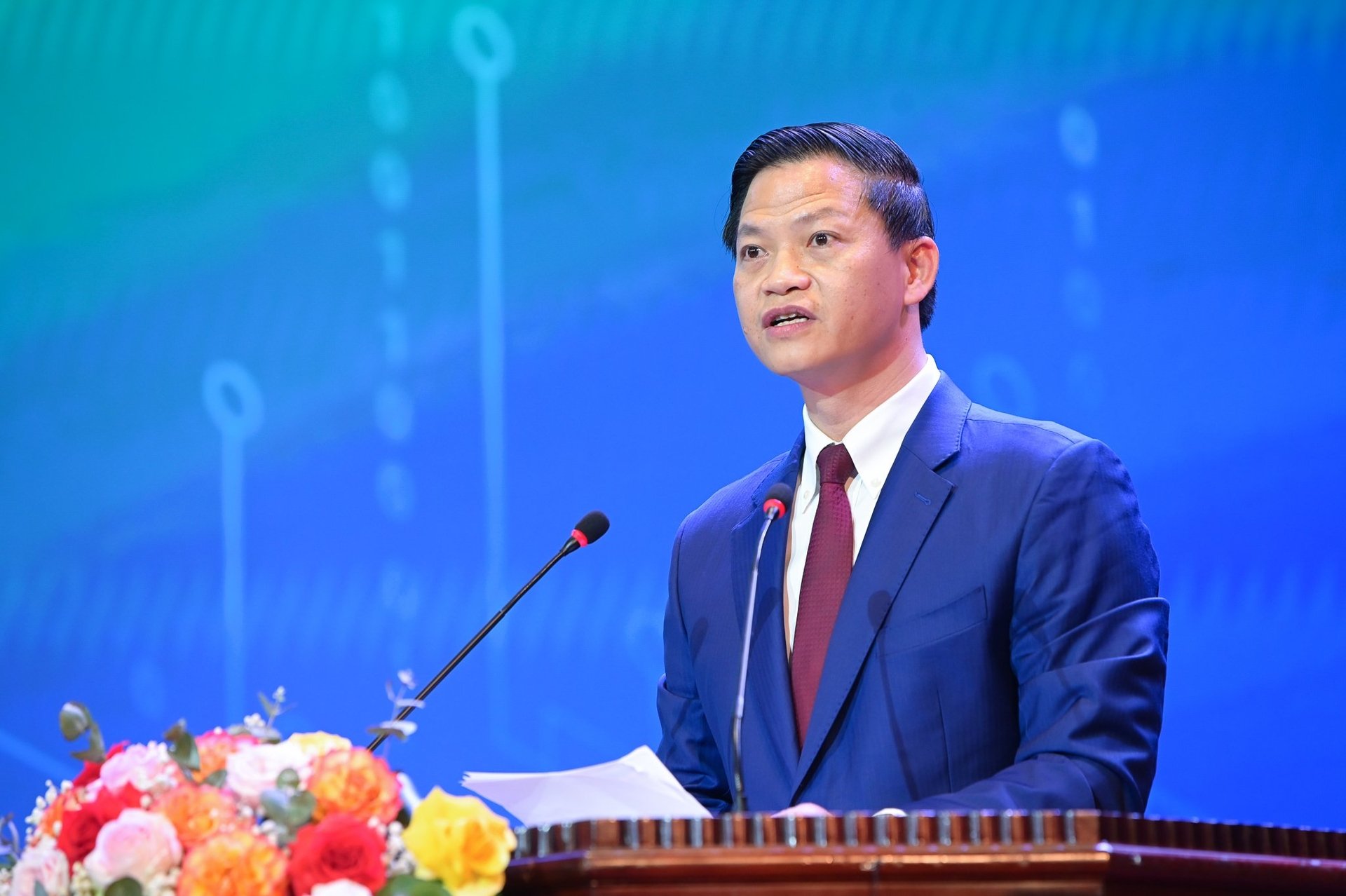 Chủ tịch UBND tỉnh Vương Quốc Tuấn nhấn mạnh tỉnh đang phấn đấu đưa Bắc Ninh trở thành Trung tâm khoa học công nghệ, đổi mới sáng tạo và là địa phương đi đầu trong phát triển kinh tế tư nhân của cả nước. Ảnh: Tùng Đinh. Chủ tịch UBND tỉnh Vương Quốc Tuấn nhấn mạnh tỉnh đang phấn đấu đưa Bắc Ninh trở thành Trung tâm khoa học công nghệ, đổi mới sáng tạo và là địa phương đi đầu trong phát triển kinh tế tư nhân của cả nước. Ảnh: Tùng Đinh.