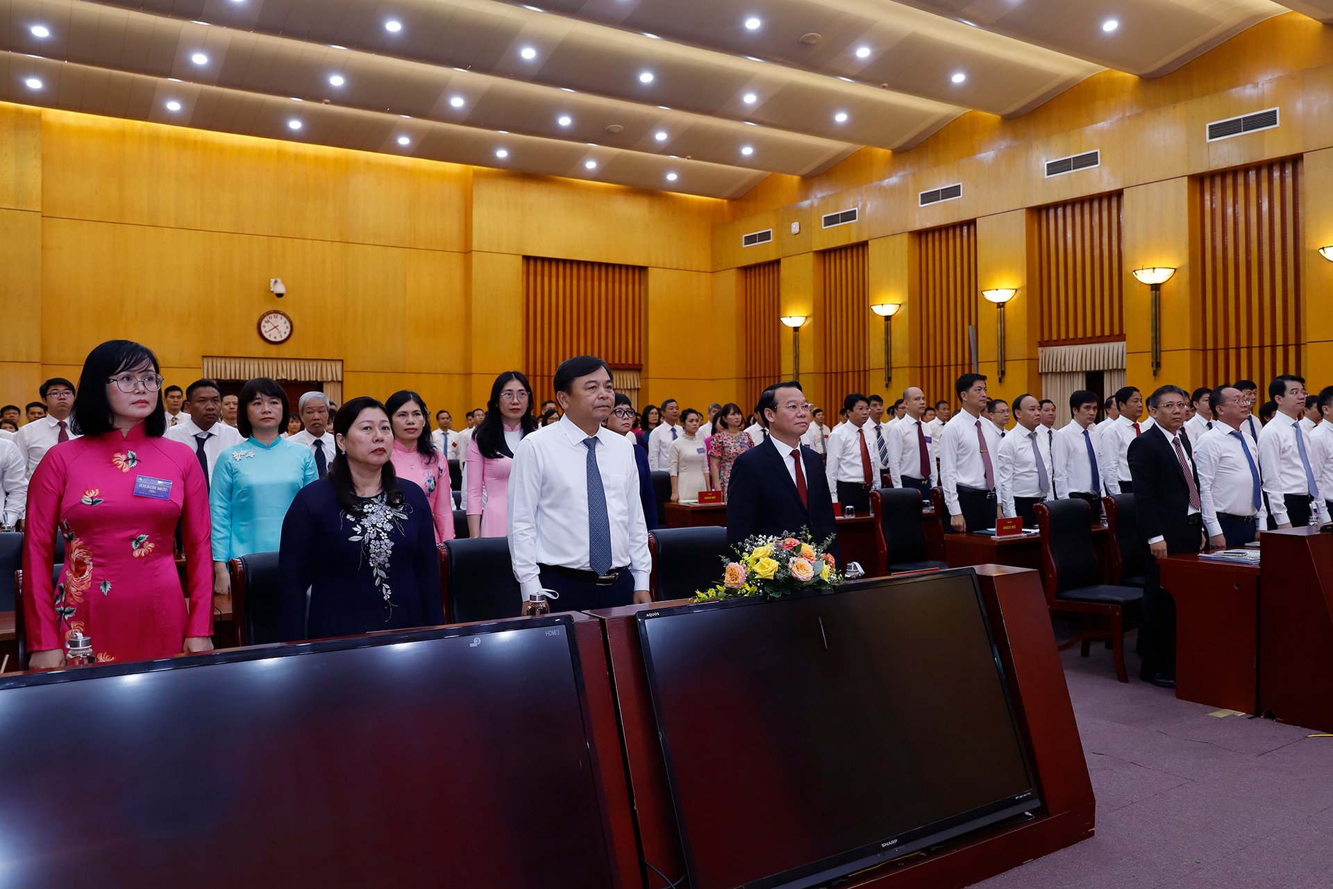 Tham dự Đại hội có đồng chí Nguyễn Hoàng Hiệp, Phó Bí thư thường trực Đảng ủy, Thứ trưởng Bộ NN-MT; đồng chí Nguyễn Thị Phương Hoa, Chủ nhiệm Ủy ban Kiểm tra Đảng ủy, Thứ trưởng Bộ NN-MT; đồng chí Ngô Hồng Giang, Phó Bí thư chuyên trách Đảng ủy Bộ NN-MT; các đồng chí Bí thư Đảng ủy, Bí thư Chi bộ trực thuộc Đảng ủy Bộ; các đồng chí lãnh đạo các cơ quan tham mưu, giúp việc Đảng ủy Bộ. Ảnh: Khương Trung. Tham dự Đại hội có đồng chí Nguyễn Hoàng Hiệp, Phó Bí thư thường trực Đảng ủy, Thứ trưởng Bộ NN-MT; đồng chí Nguyễn Thị Phương Hoa, Chủ nhiệm Ủy ban Kiểm tra Đảng ủy, Thứ trưởng Bộ NN-MT; đồng chí Ngô Hồng Giang, Phó Bí thư chuyên trách Đảng ủy Bộ NN-MT; các đồng chí Bí thư Đảng ủy, Bí thư Chi bộ trực thuộc Đảng ủy Bộ; các đồng chí lãnh đạo các cơ quan tham mưu, giúp việc Đảng ủy Bộ. Ảnh: Khương Trung.