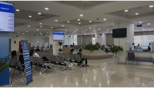 9h sáng, nhiều người dân đã được giải quyết xong các thủ tục hành chính 9h sáng, nhiều người dân đã được giải quyết xong các thủ tục hành chính