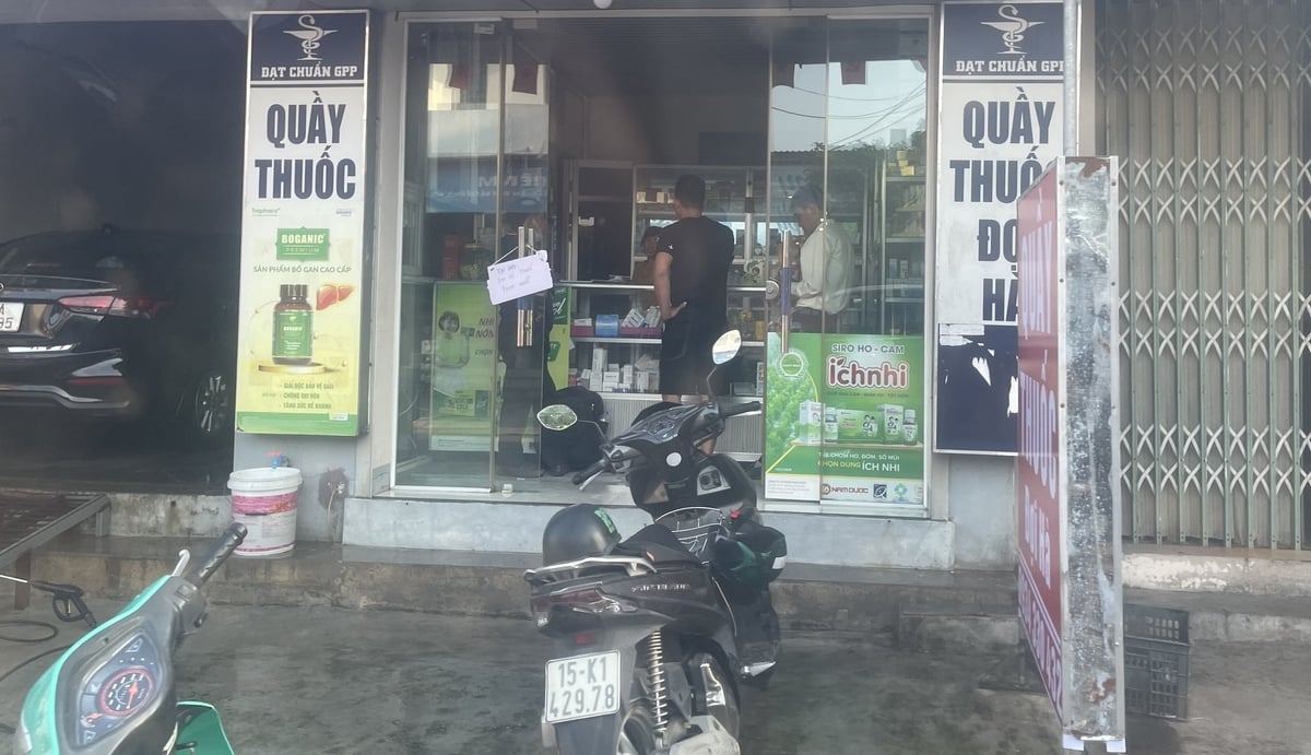 Nhà thuốc Đợi Hà chỉ cách trụ sở UBND xã Thanh An vài chục bước chân. Ảnh: Phạm Hoàng. Nhà thuốc Đợi Hà chỉ cách trụ sở UBND xã Thanh An vài chục bước chân. Ảnh: Phạm Hoàng.